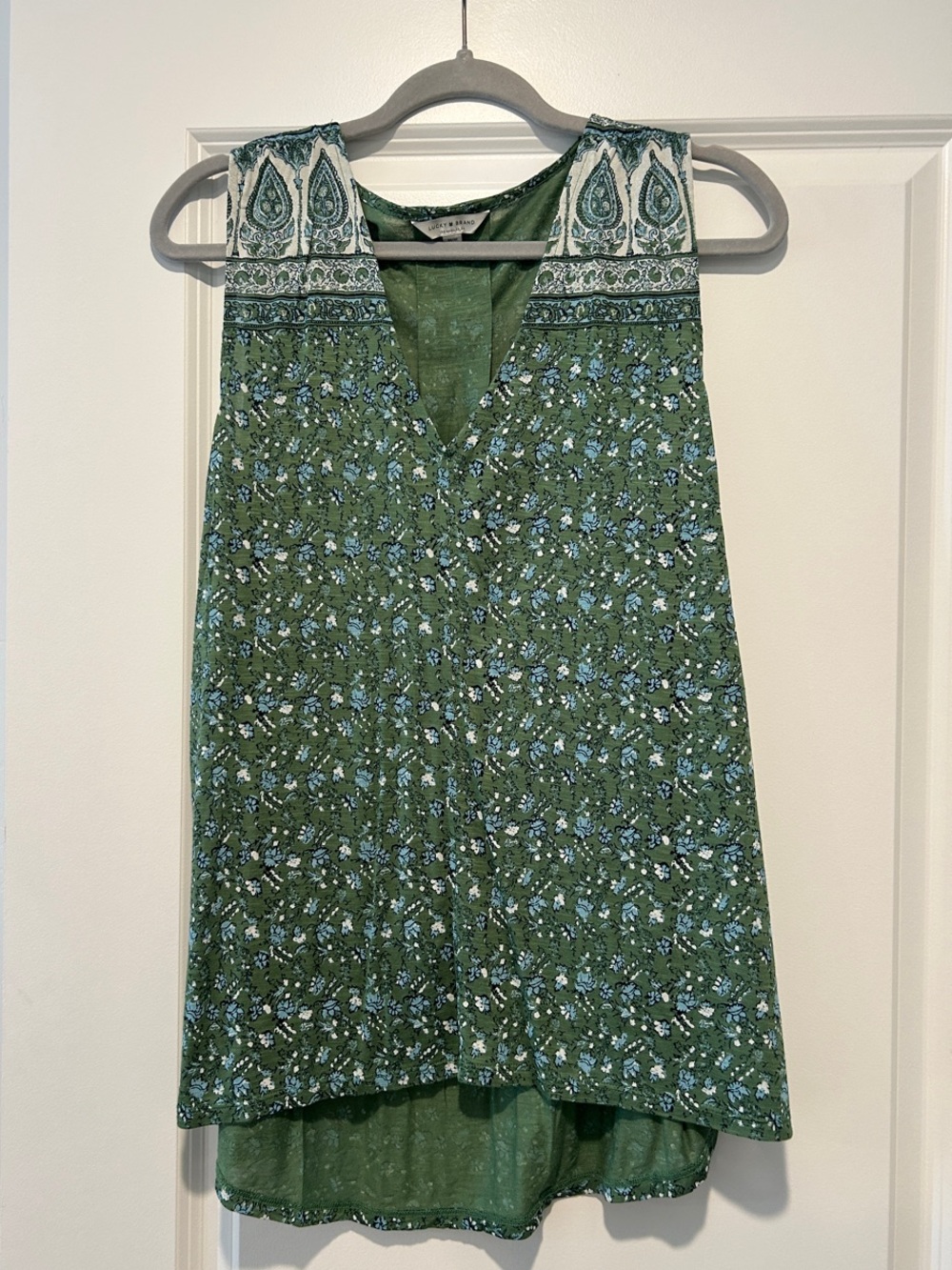LUCKY brand Green Floral Sleeveless V-Neck Top